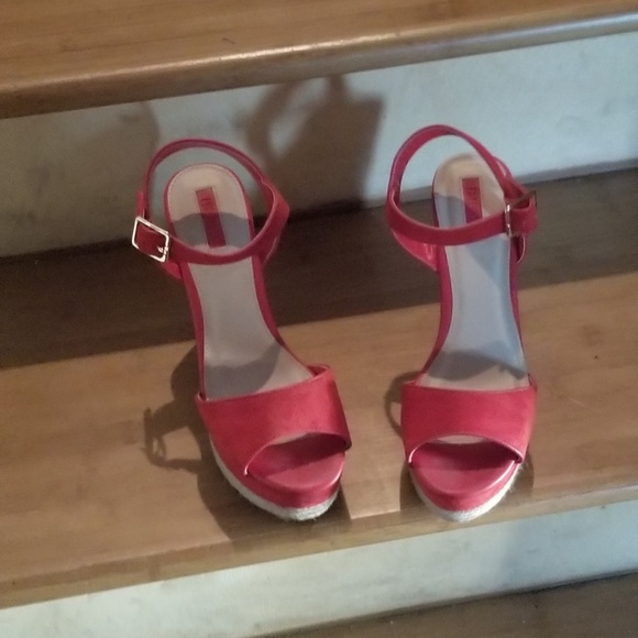 Shoes - Picture 2 of 4